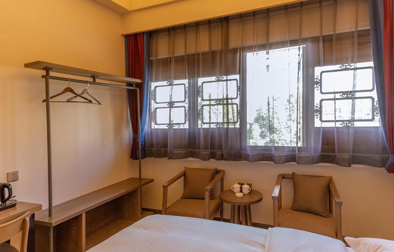 The Hump Hostel 驼峰客栈 Куньмин Экстерьер фото