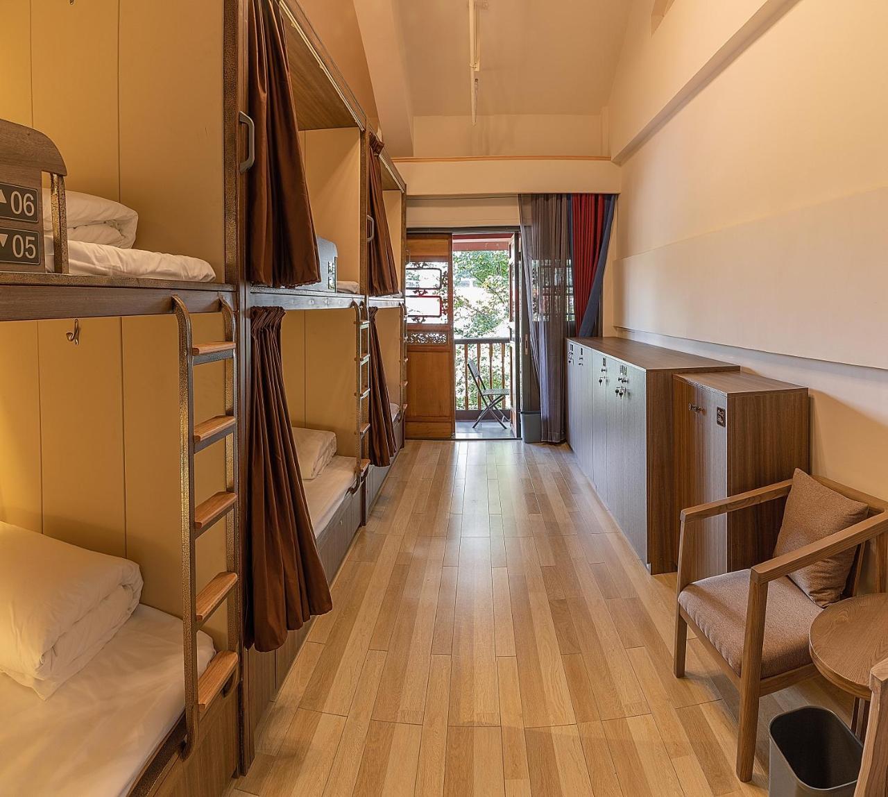 The Hump Hostel 驼峰客栈 Куньмин Экстерьер фото